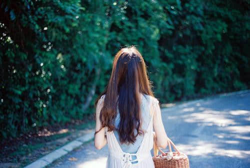 生活中最大的幸福, 是坚信有人爱着我们