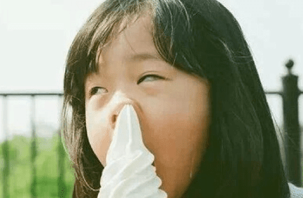 有内涵的搞笑说说;给你两个选择：吃屎或喜欢我