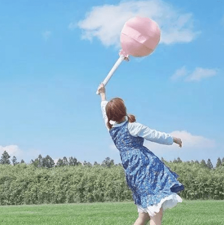 一个人无助的心情说说 我愿意喝醉千回。可是你不曾给我机会