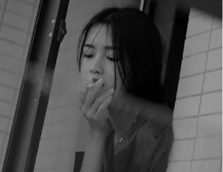 无奈心酸的心情说说 世界那么大能认识你。我觉得好不幸