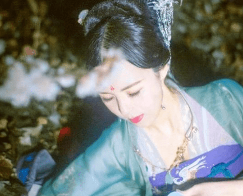唯美伤感的心情说说  倘若我不放手。多年以后你会怪我还是感动？