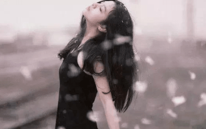 感到无奈压抑的心情说说;活着活着。活成了讨厌的样子