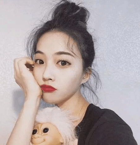 微信扎心的心情说说：我真的不愿意。以爱之名。去绑架任何人
