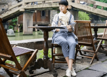 最新适合朋友圈的心情说说：在我生活里短暂停留却一直风声水起的