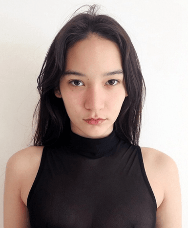 发朋友圈获评论极多的心情说说：烟对肺不好。爱情对胃不好