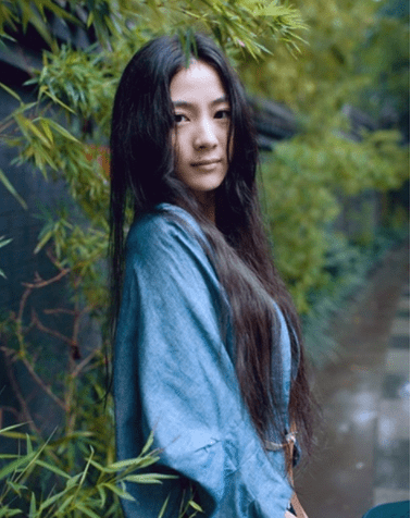 适合发朋友圈的心情说说：喜悦出于巧合。眼泪何必固执