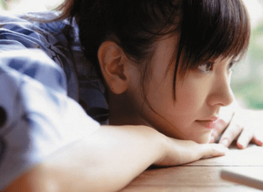 吊炸天的心情说说：请。带上你高姿态的爱滚出我的视线