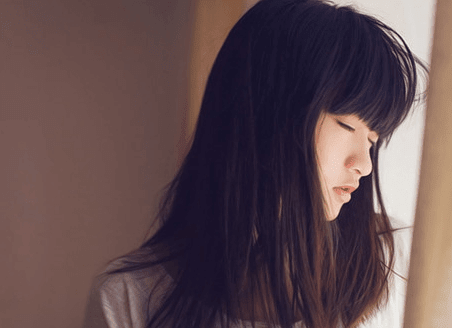 一个人孤独的心情说说：有生的瞬间能遇到你。竟花光所有运气