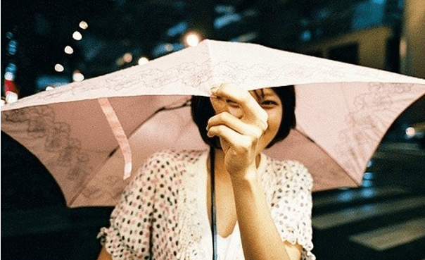 幸福的心情说说： 爱人一个。知己俩三
