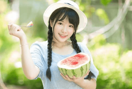 微信伤感说说：人一旦有了感情。就窝囊的不行