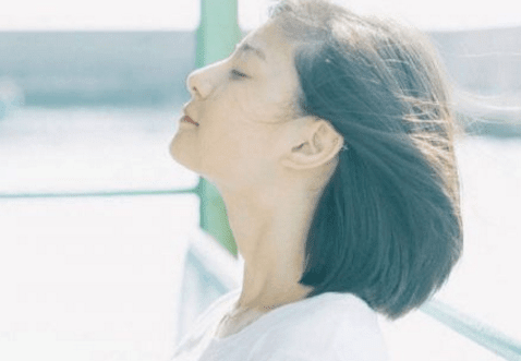 伤感的心情说说：故事可以重来。时光却已不在