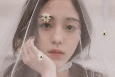 伤感的心情说说：“删了他不痛吗”“可是留着有用吗”？？？