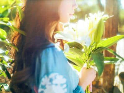 空间心情说说大全：原来浮生万物里。所有重逢都不如初遇