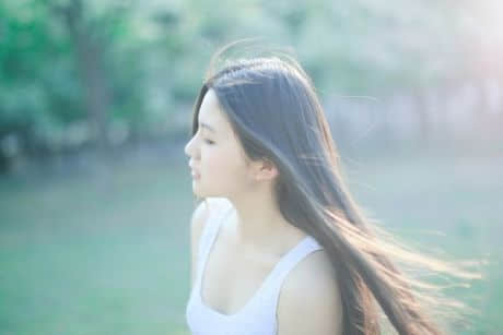 微信唯美说说 你既然认准一条道路。何必去打听要走多久