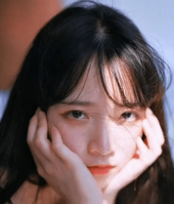 感动暖心的微小说：我把青春耗在暗恋里。却不能和你在一起