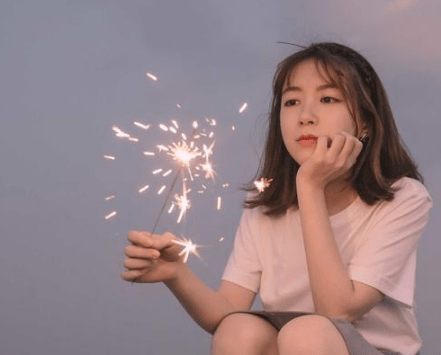 忍不住想哭的心情短语 有多少人的离去。是不被在意