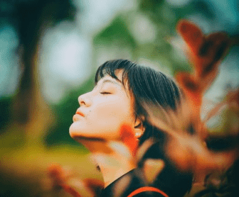 打动人心的心情短语;未来的事你不知道。过去的事你改变不了
