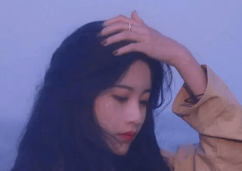 人生哲理的心情短语：感觉孤独。恐怕不是没人陪。而是没人懂