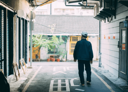 心情短语正能量励志：日子不是用来将就的。表现得越卑微。一些幸