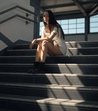 最适合发朋友圈的心情短语：不再叹你说过的人间世事无常 借不到