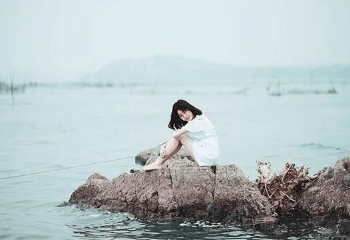 唯美的早安心语励志说说;学会一个人生活。不论身边是否有人疼爱