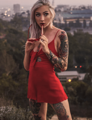 霸气侧漏女王范的励志说说：没有天生丽质。也要天生励志！