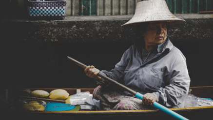 温暖人心的励志说说大全：没有人因水的平淡而厌倦饮水