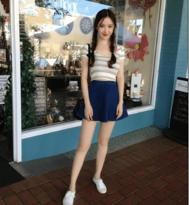 心情短语：只是女人容易一往情深,总是为情所困终于越陷越深.