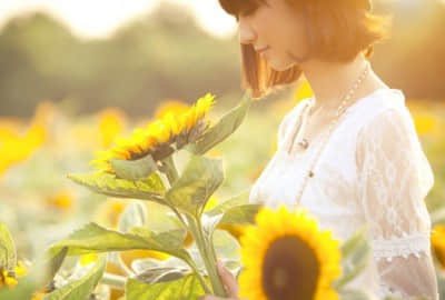 蕴含哲理的心情短语;风光的背后。不是沧桑。就是肮脏