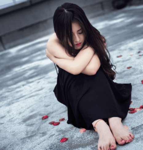 受伤的心情短语大全：心是自己的。为什么要别人来伤