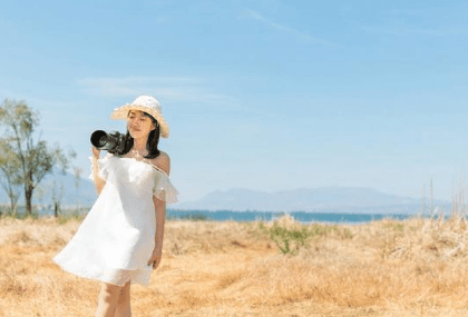 心情短语：不完美又何妨？万物皆有裂隙。那是光进来的地方