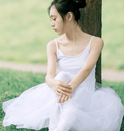 宣泄情绪的个性说说大全带图：可能是现在感情 太过昂贵