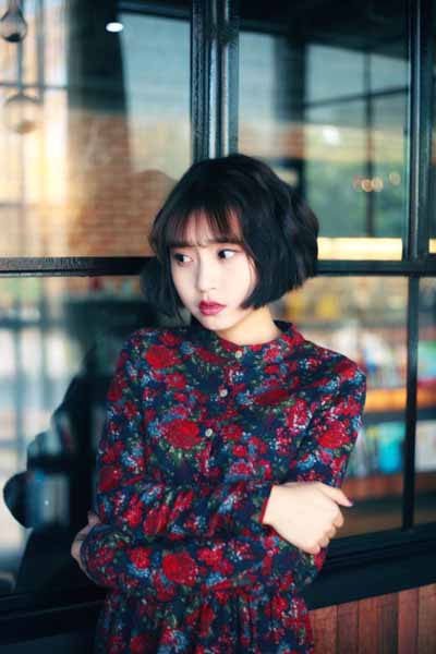 伤感心情短语：过去的不再回来。回来的不再完美。