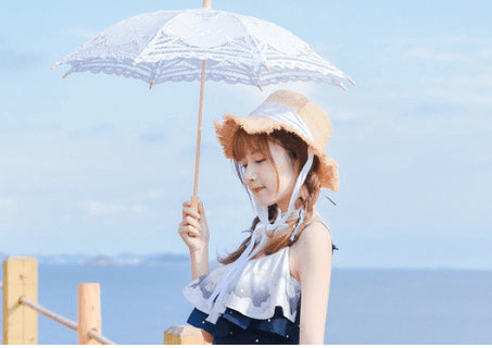 喜欢你的人只要你的现在。 而爱你的人却是要你的未来