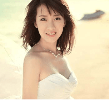 青春如歌。我们唱响自我！韶华易逝。理应全力拼搏
