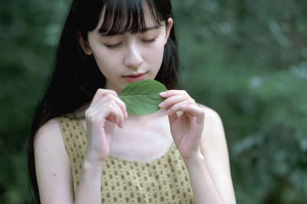 池塘里的数十万只青蛙