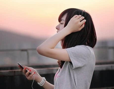 伤感qq心情大全 我们变成了世界上 最熟悉的陌生人