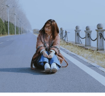 心如刀割的心情说说：第一眼就爱上的人。怎么甘心做朋友