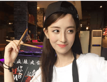 你既宅又腐。当然会前途未卜