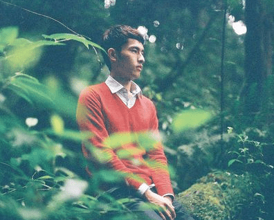 激励人心的经典说说：你的负担将变成礼物。你受的苦将照亮你的路