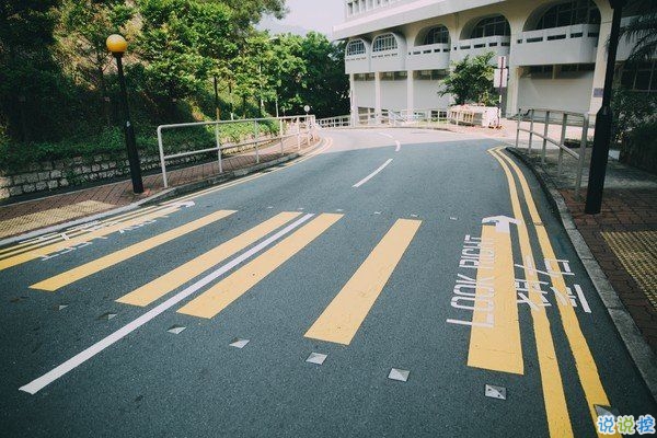 超励志的关于人生和梦想的说说带图片 不努力以后婚纱都是租的8