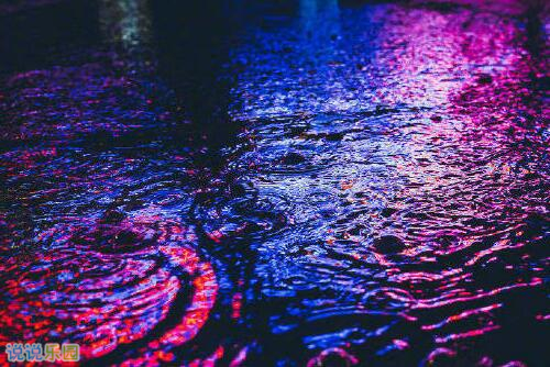 适合晚上下雨发的说说2